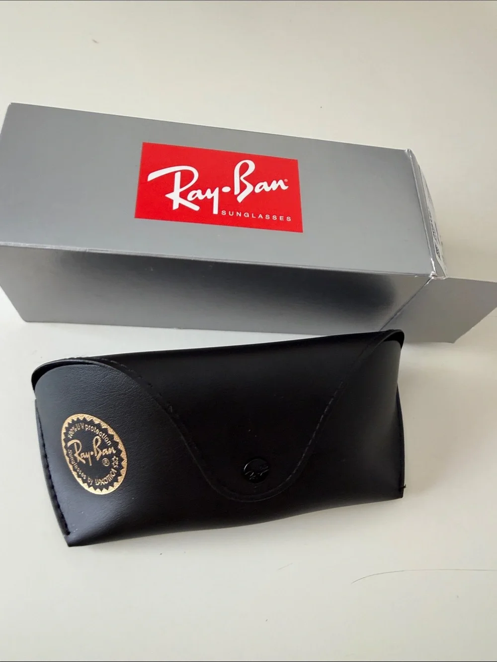 NWT Ray-Ban Brown/Black Curved Sunglasses